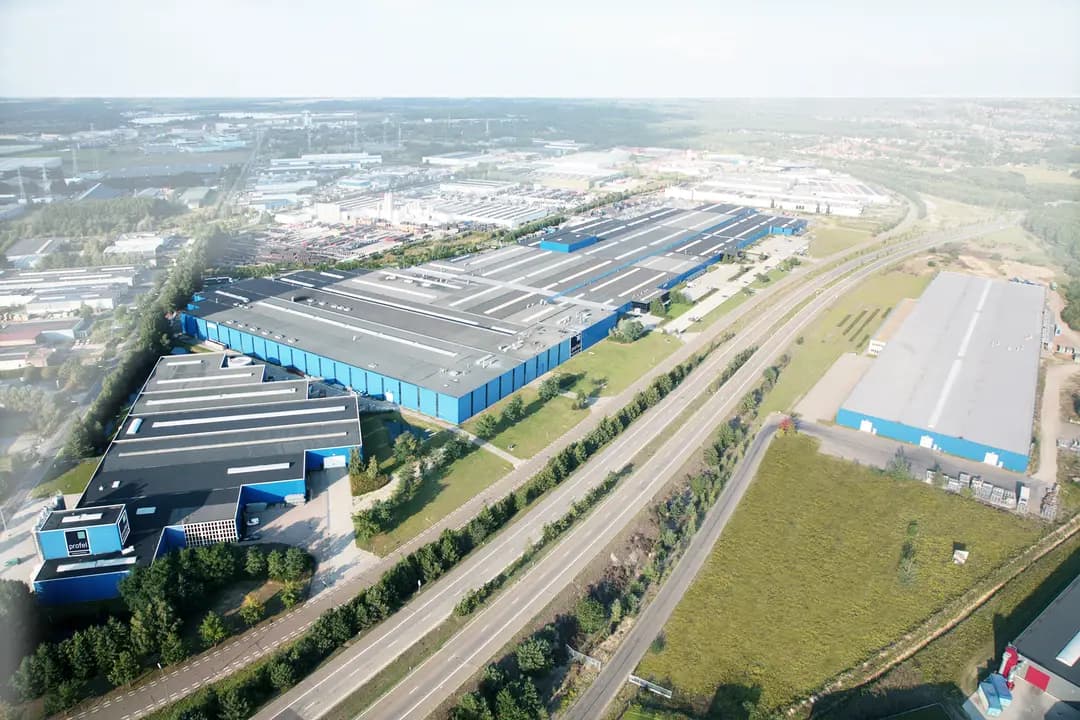 Usine Profel en Belgique - Vue aérienne de la manufacture de châssis